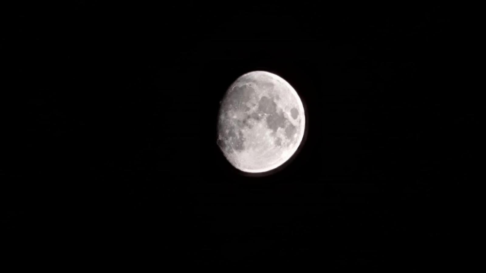 Yoga Nidrā - Jouw Verbinding met het Universum - de volle maan aan een nachtelijke hemel - kruin chakra - 15 minuten