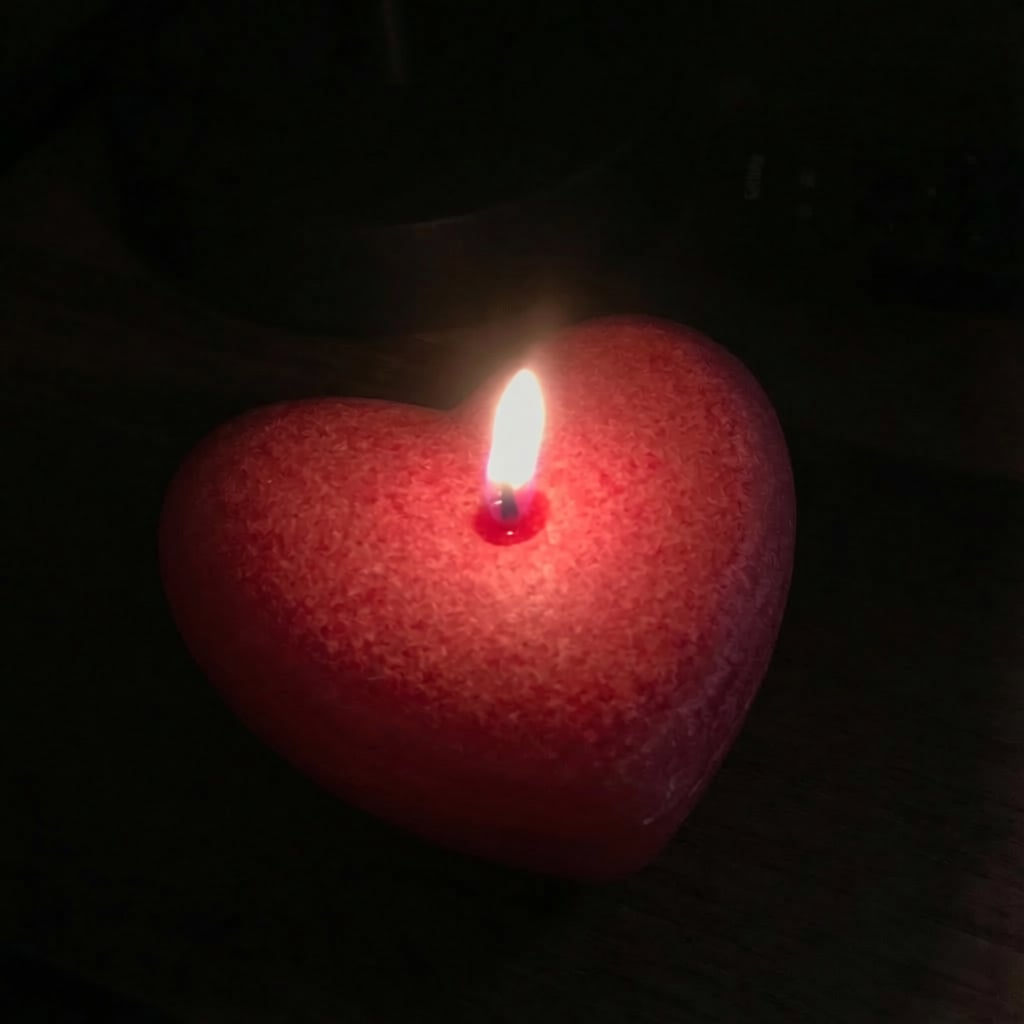 Hartvormige kaars in zacht licht